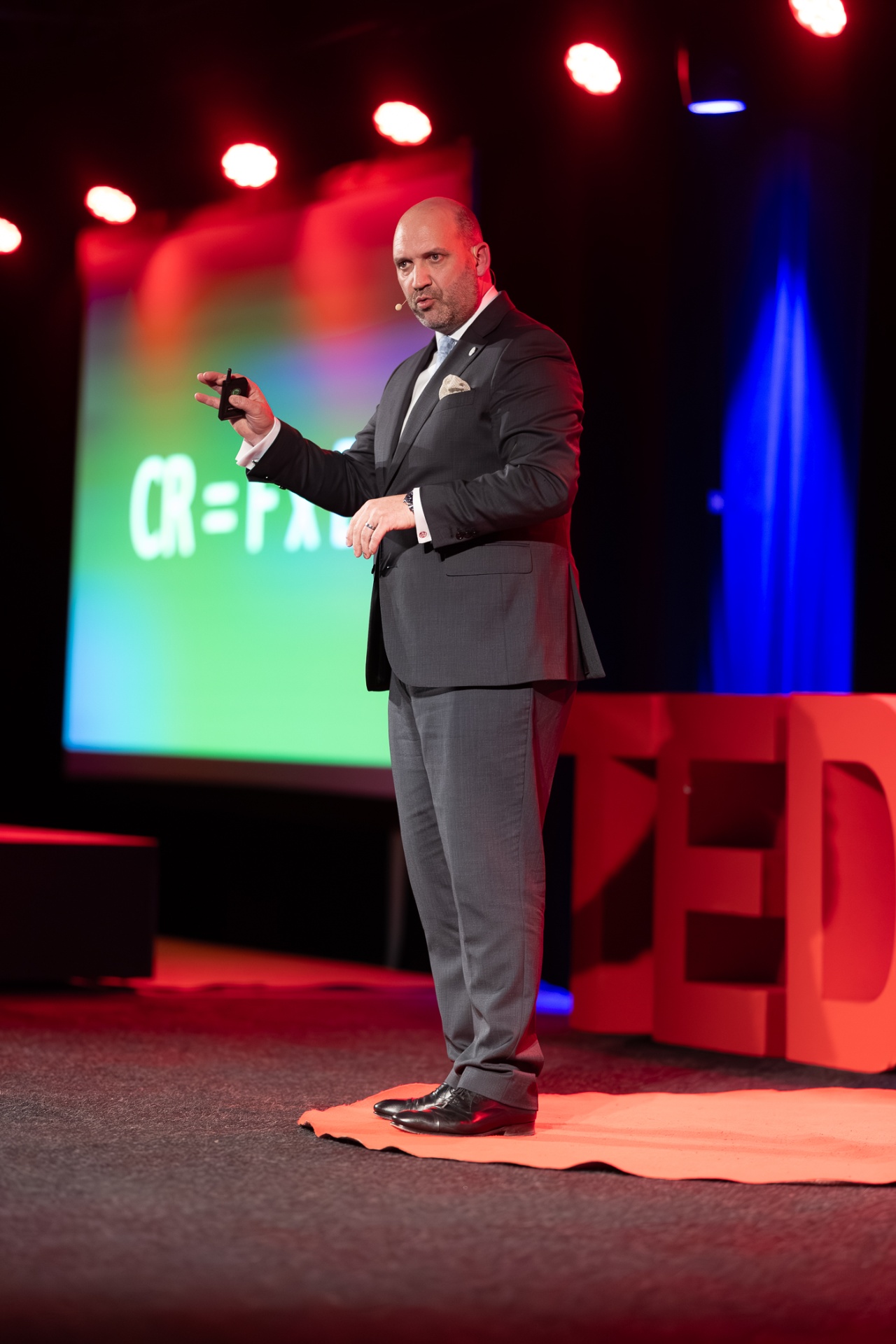 Vincent Vermeulen tijdens een TEDx-talk